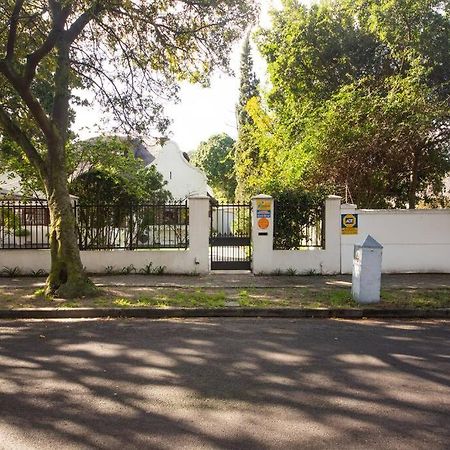 Mawethu Peaceful Garden With Covered Pool And Braai Area Kaapstad Buitenkant foto