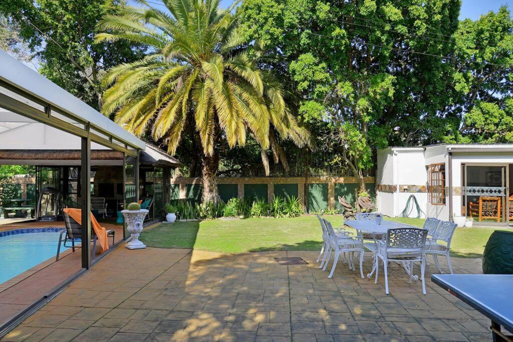 Mawethu Peaceful Garden With Covered Pool And Braai Area Kaapstad Buitenkant foto