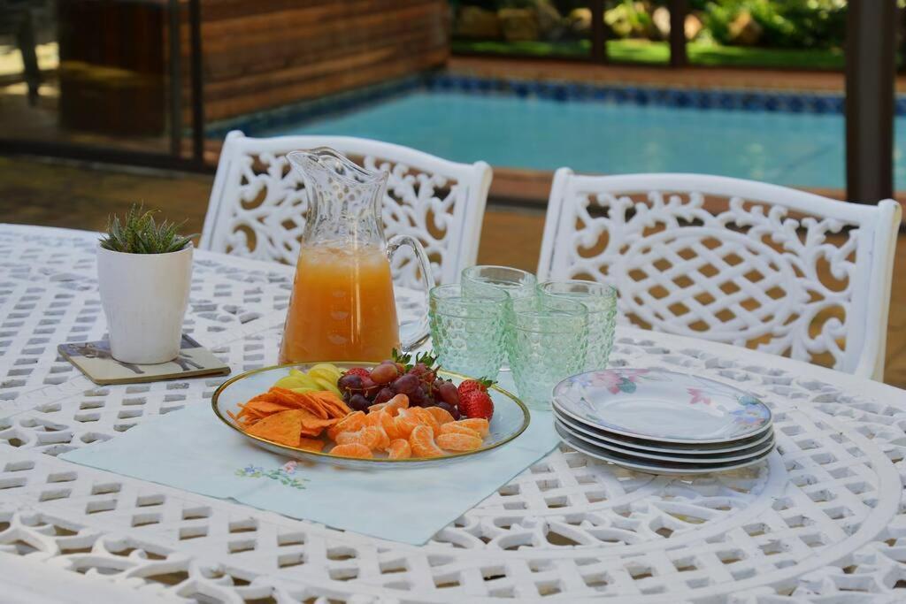 Mawethu Peaceful Garden With Covered Pool And Braai Area Kaapstad Buitenkant foto