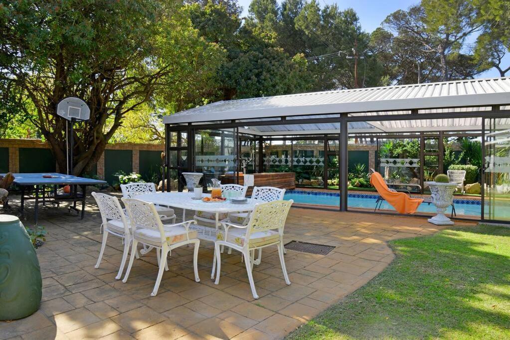 Mawethu Peaceful Garden With Covered Pool And Braai Area Kaapstad Buitenkant foto