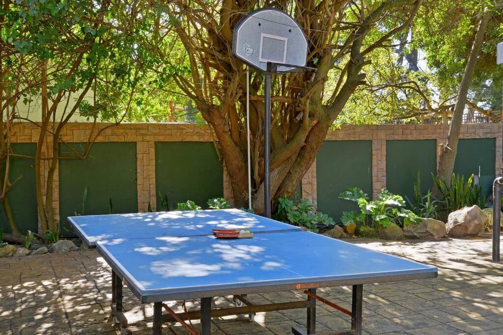 Mawethu Peaceful Garden With Covered Pool And Braai Area Kaapstad Buitenkant foto
