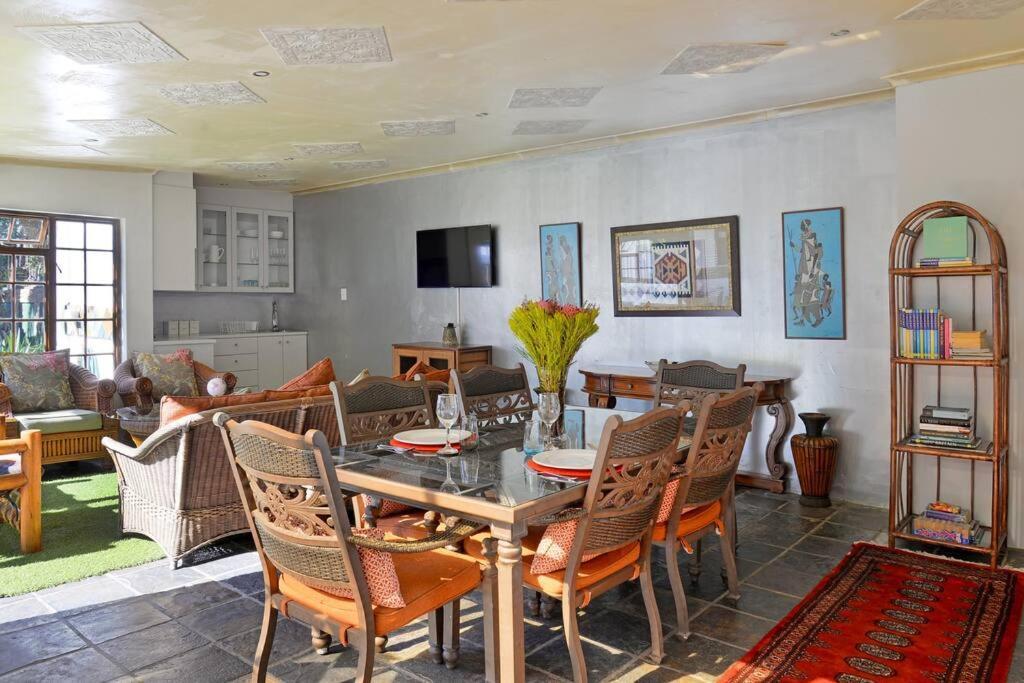 Mawethu Peaceful Garden With Covered Pool And Braai Area Kaapstad Buitenkant foto