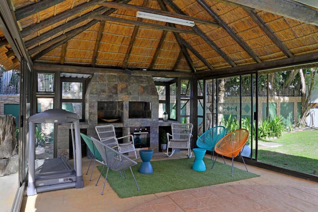 Mawethu Peaceful Garden With Covered Pool And Braai Area Kaapstad Buitenkant foto